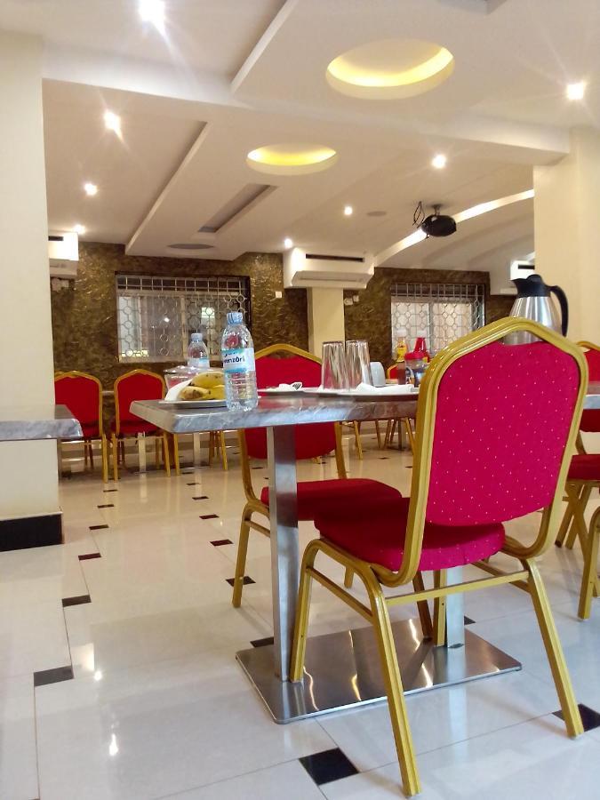Royal Park Hotel Джінджа Екстер'єр фото